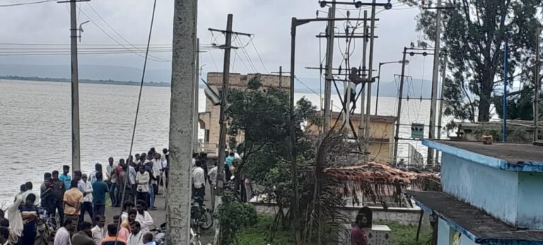 ಸವದತ್ತಿ ಪಟ್ಟಣದ ಸುರೇಶ ಹಣಮಂತ ಇಂಚಲ ಲೈನ್ ಮೆನ್ ವಿಧ್ಯುತ್ ಅವಘಡ ಸಾವು