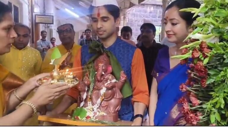 ಗಣೇಶ ಮೂರ್ತಿ ಪ್ರತಿಷ್ಠಾಪಿಸಿದ ಬೆಳಗಾವಿ ಜಿಲ್ಲಾಧಿಕಾರಿ ಮೊಹಮ್ಮದ್ ರೋಷನ್