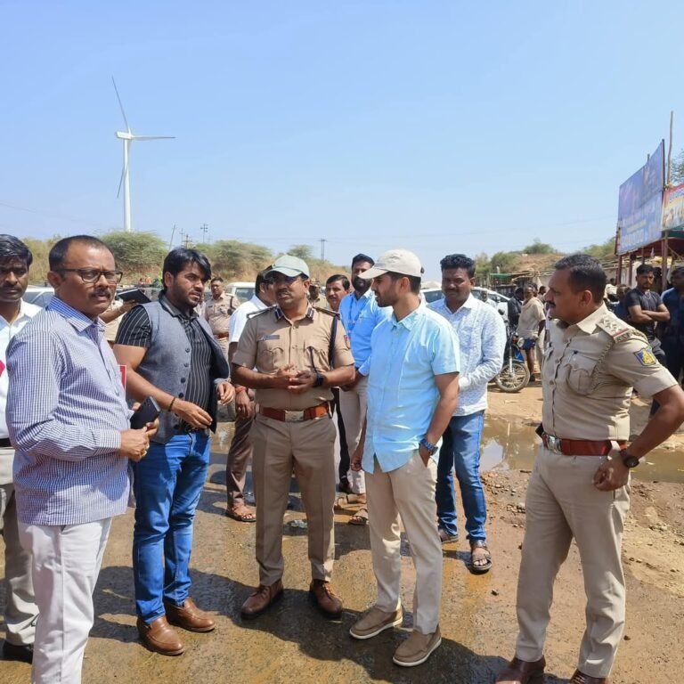 ವರದಿ ಮಲ್ಲನಗೌಡ ಪಾಟೀಲ 10.ಉಗರಗೋಳ-1 ಬುಧವಾರ 12 ರಂದು ಜರುಗಲಿರುವ ರಾಜ್ಯದ ಬೃಹತ್ ಜಾತ್ರೆಗಳಲ್ಲಿ ಒಂದಾಗಿರುವ ಭರತ ಹುಣ್ಣಿಮೆ ಜಾತ್ರೆಗೆ ಸಮೀಪದ ಯಲ್ಲಮ್ಮನಗುಡ್ಡ ಸಜ್ಜಾಗಿದೆ. 