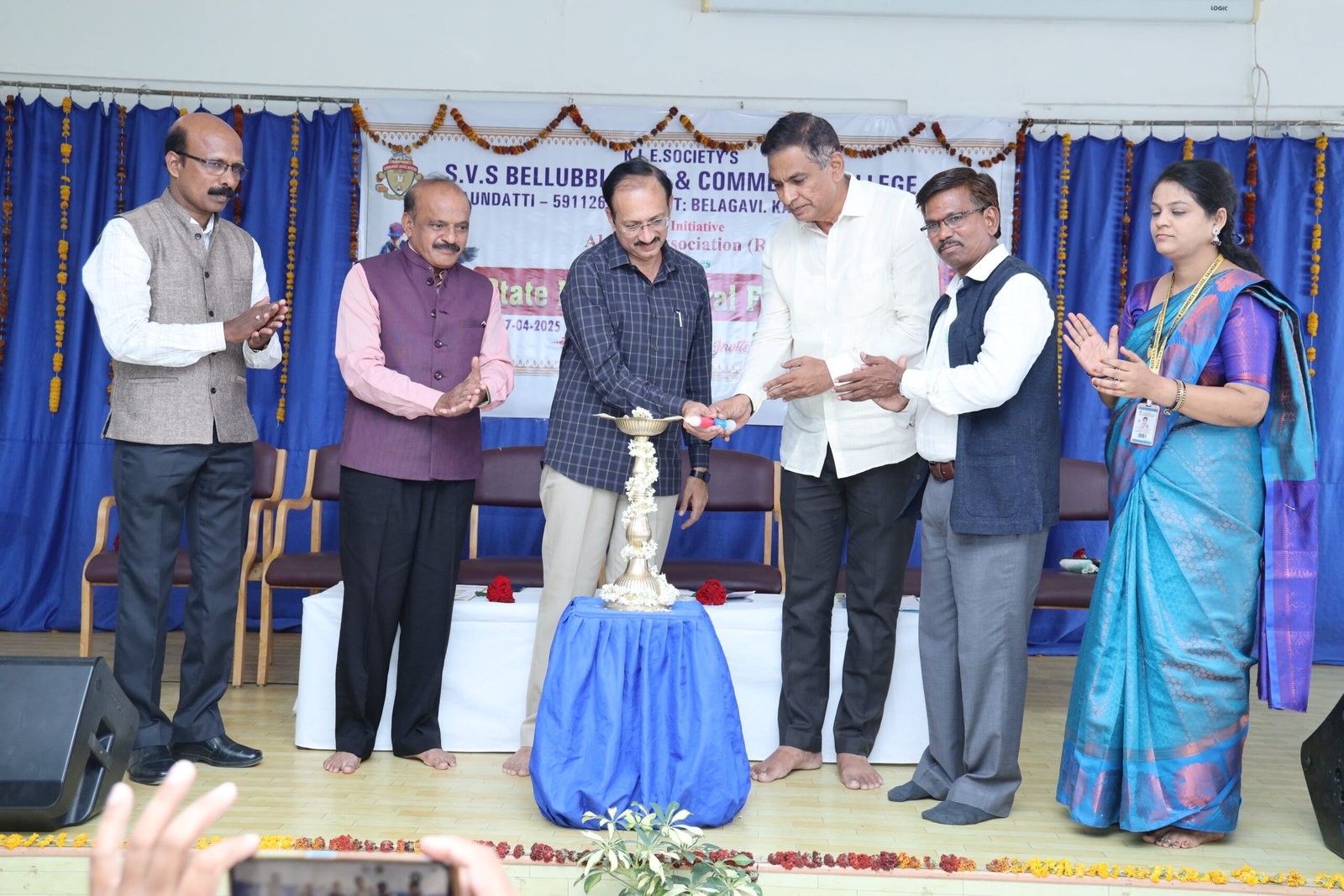 ಸೋಲು ಗೆಲುವುಗಳನ್ನು ಸಮಾನವಾಗಿ ಸ್ವೀಕರಿಸಲು ಕರೆ ಮಹಾಂತೇಶ ಕೌಜಲಗಿ*