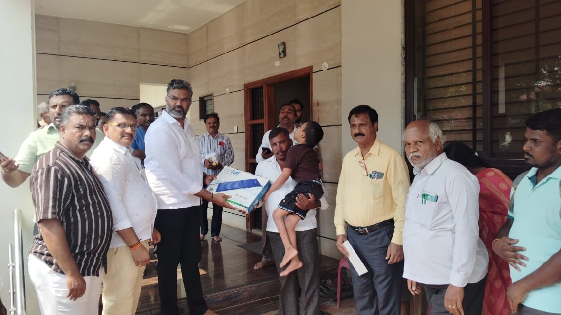 ಗೃಹ ಆಧಾರಿತ ಮಕ್ಕಳಿಗೆ ಬೆಂಬಲ ನೀಡುವ ಸಾಮಗ್ರಿಗಳ ವಿತರಣೆ ಶಾಸಕ ವಿಶ್ವಾಸ 